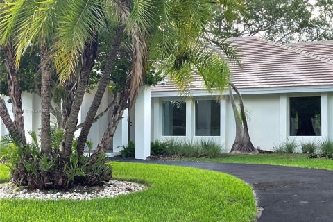 Casa en venta en Palmetto Bay, Florida, 5 dormitorios, 326.74 m2 № 1716155 - foto 1