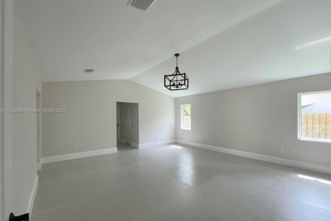Casa en venta en Palmetto Bay, Florida, 5 dormitorios, 326.74 m2 № 1716155 - foto 3