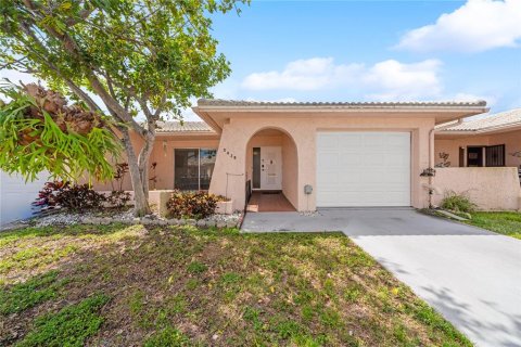 Condominio en venta en Pinellas Park, Florida, 2 dormitorios, 97.55 m2 № 1618431 - foto 1