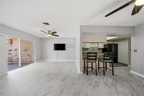 Condominio en venta en Pinellas Park, Florida, 2 dormitorios, 97.55 m2 № 1618431 - foto 6