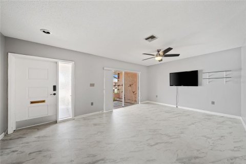 Condominio en venta en Pinellas Park, Florida, 2 dormitorios, 97.55 m2 № 1618431 - foto 4