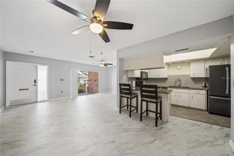 Condominio en venta en Pinellas Park, Florida, 2 dormitorios, 97.55 m2 № 1618431 - foto 5