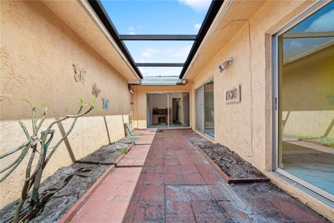 Condominio en venta en Pinellas Park, Florida, 2 dormitorios, 97.55 m2 № 1618431 - foto 24