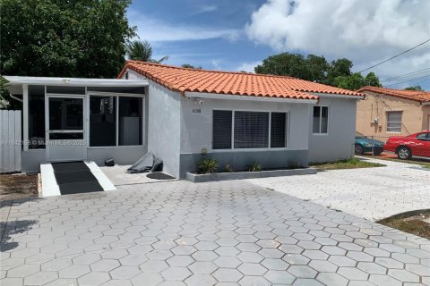 Купить виллу или дом в Халландейл-Бич, Флорида 2 спальни, 130.99м2, № 1834390 - фото 2