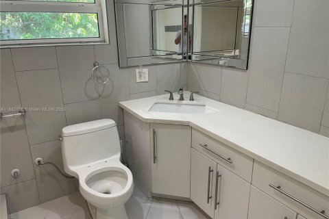Купить виллу или дом в Халландейл-Бич, Флорида 2 спальни, 130.99м2, № 1834390 - фото 13
