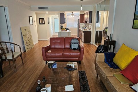 Condo in Lauderdale Lakes, Florida, 2 bedrooms  № 2068997 - photo 13