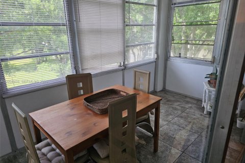 Condo in Lauderdale Lakes, Florida, 2 bedrooms  № 2068997 - photo 12