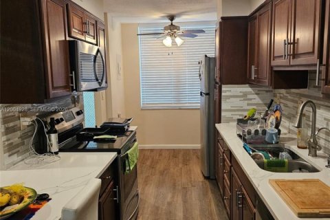 Condo in Lauderdale Lakes, Florida, 2 bedrooms  № 2068997 - photo 3