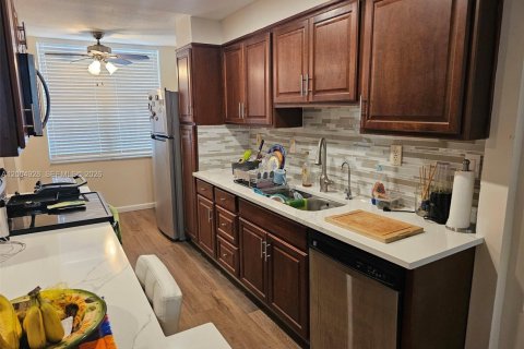 Condo in Lauderdale Lakes, Florida, 2 bedrooms  № 2068997 - photo 5