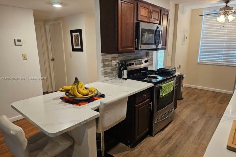 Condo in Lauderdale Lakes, Florida, 2 bedrooms  № 2068997 - photo 4