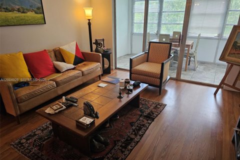 Condo in Lauderdale Lakes, Florida, 2 bedrooms  № 2068997 - photo 18