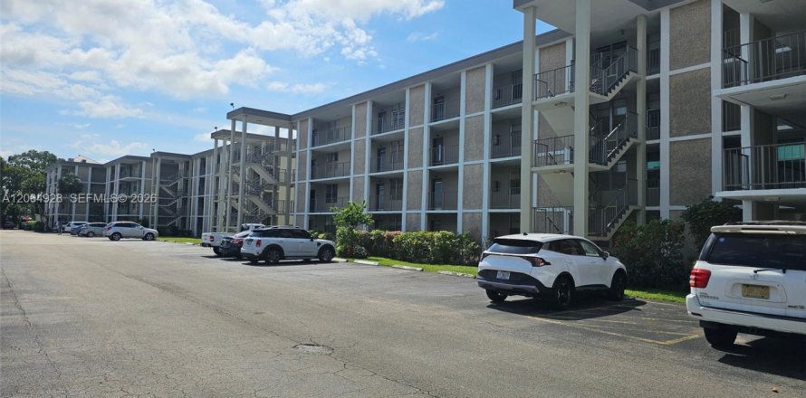 Condo in Lauderdale Lakes, Florida, 2 bedrooms  № 2068997