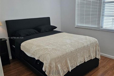 Condo in Lauderdale Lakes, Florida, 2 bedrooms  № 2068997 - photo 7