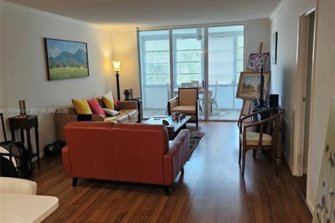 Condo in Lauderdale Lakes, Florida, 2 bedrooms  № 2068997 - photo 9