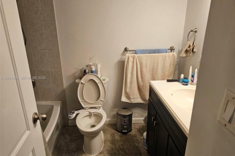 Condo in Lauderdale Lakes, Florida, 2 bedrooms  № 2068997 - photo 15