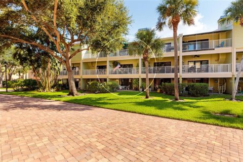 Copropriété à louer à Treasure Island, Floride: 2 chambres, 162.58 m2 № 2389074 - photo 2