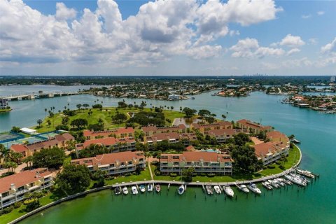 Copropriété à louer à Treasure Island, Floride: 2 chambres, 162.58 m2 № 2389074 - photo 23