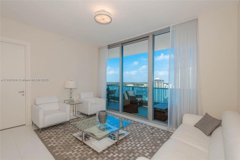 Condominio en Miami, Florida, 2 dormitorios  № 2018735