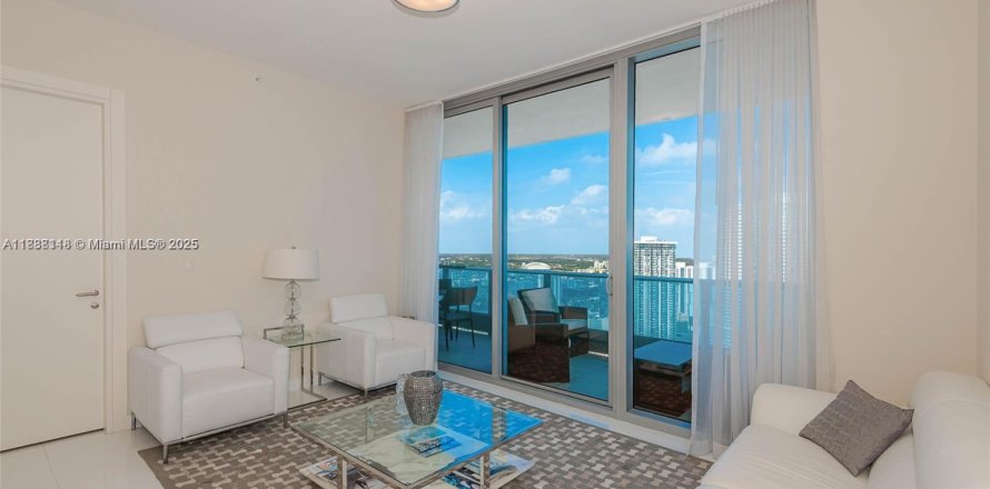 Condominio en Miami, Florida, 2 dormitorios  № 2018735