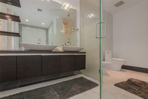 Condominio en venta en Miami, Florida, 2 dormitorios, 114.92 m2 № 2018735 - foto 13