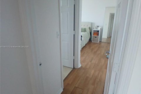 Снять в аренду кондоминиум в Майами, Флорида 2 спальни, 96.62м2, № 1951687 - фото 7