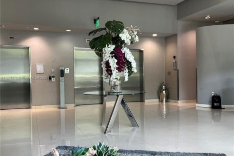 Снять в аренду кондоминиум в Майами, Флорида 2 спальни, 96.62м2, № 1951687 - фото 14