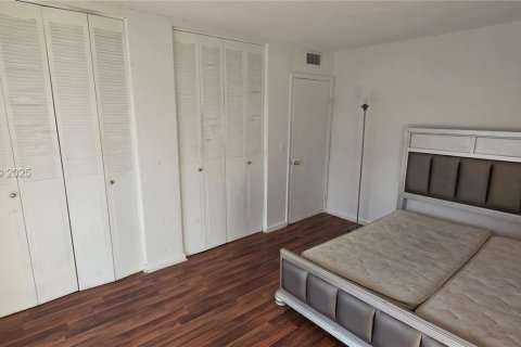 Copropriété à louer à Hallandale Beach, Floride: 1 chambre, 61.13 m2 № 1983918 - photo 9