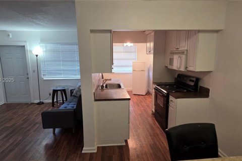 Copropriété à louer à Hallandale Beach, Floride: 1 chambre, 61.13 m2 № 1983918 - photo 7