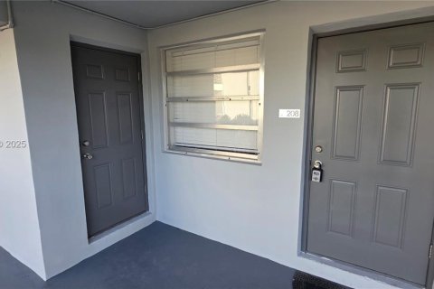 Copropriété à louer à Hallandale Beach, Floride: 1 chambre, 61.13 m2 № 1983918 - photo 2