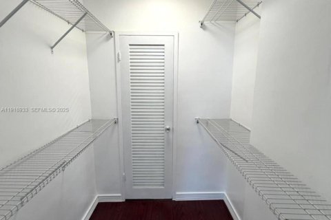 Снять в аренду кондоминиум в Майами-Бич, Флорида 1 спальня, 51.1м2, № 1992279 - фото 12