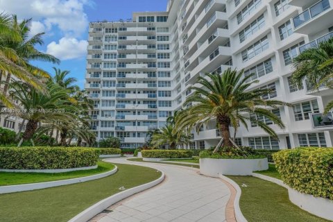 Снять в аренду кондоминиум в Майами-Бич, Флорида 1 спальня, 51.1м2, № 1992279 - фото 23