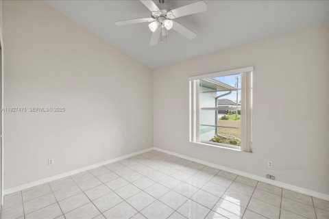 House in Cape Coral, Florida 3 bedrooms, 186.92 sq.m. № 1986103 - photo 22