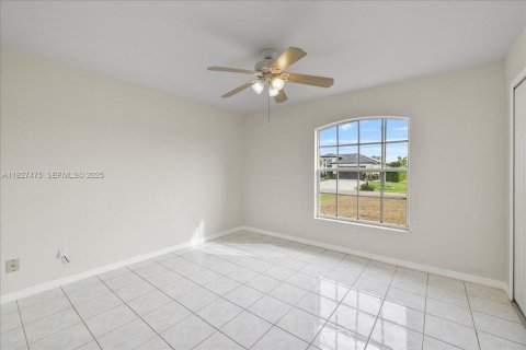 House in Cape Coral, Florida 3 bedrooms, 186.92 sq.m. № 1986103 - photo 24