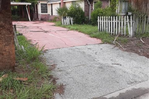 House in Saint Petersburg, Florida 2 bedrooms, 82.78 sq.m. № 2230621 - photo 2