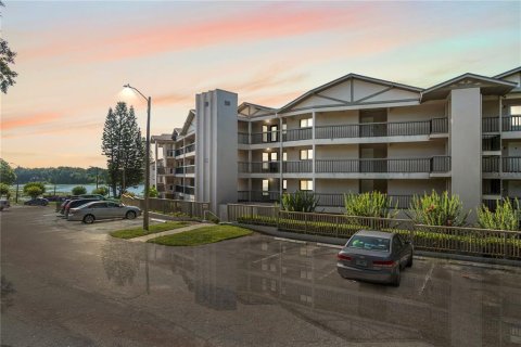 Condo in Altamonte Springs, Florida, 2 bedrooms  № 1913099 - photo 1