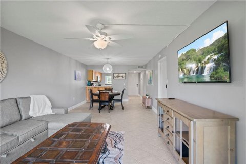 Condo in Altamonte Springs, Florida, 2 bedrooms  № 1913099 - photo 28