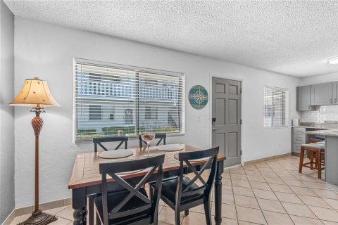 Condo in Daytona Beach, Florida, 2 bedrooms  № 2379582 - photo 11
