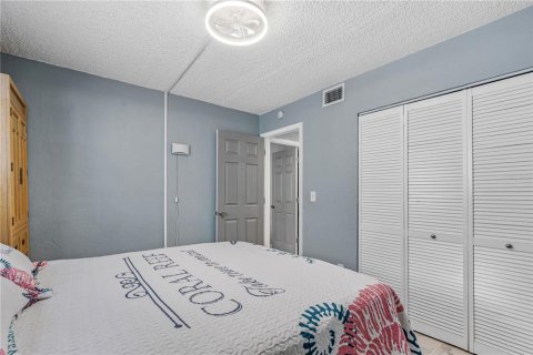 Condo in Daytona Beach, Florida, 2 bedrooms  № 2379582 - photo 16