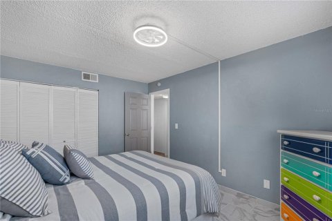 Condo in Daytona Beach, Florida, 2 bedrooms  № 2379582 - photo 18