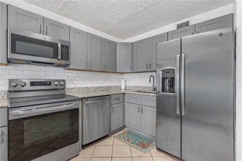 Condo in Daytona Beach, Florida, 2 bedrooms  № 2379582 - photo 13
