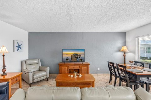 Condo in Daytona Beach, Florida, 2 bedrooms  № 2379582 - photo 8