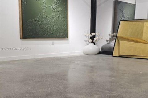 Commercial property in Miami, Florida № 1897846 - photo 3