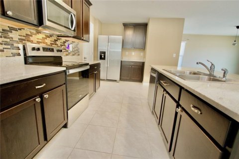 Casa en venta en Dade City, Florida, 4 dormitorios, 207.92 m2 № 2148802 - foto 9