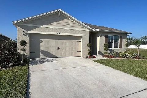 House in New Smyrna Beach, Florida 4 bedrooms, 172.33 sq.m. № 1675733 - photo 1