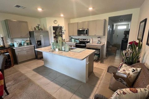 House in New Smyrna Beach, Florida 4 bedrooms, 172.33 sq.m. № 1675733 - photo 2