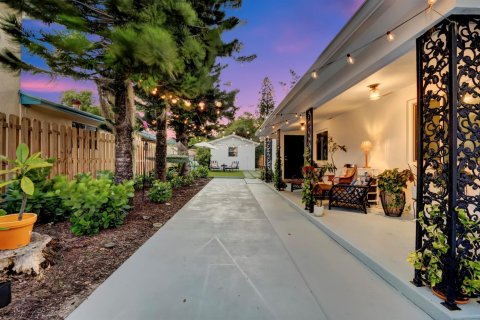 Propiedad comercial en alquiler en Lake Worth, Florida, 1 dormitorio, 72.46 m2 № 1154292 - foto 1