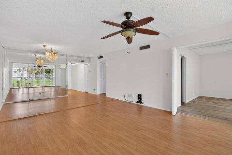 Copropriété à vendre à Pompano Beach, Floride: 2 chambres, 98.85 m2 № 2266220 - photo 13