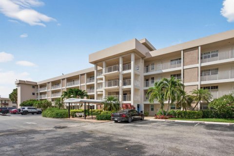 Condo à Pompano Beach, Floride, 2 chambres  № 2266220