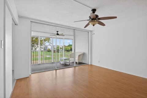 Copropriété à vendre à Pompano Beach, Floride: 2 chambres, 98.85 m2 № 2266220 - photo 11
