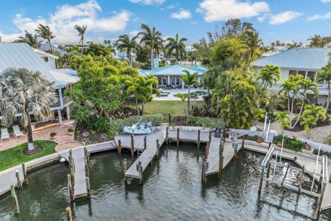 Villa ou maison à vendre à Boca Grande, Floride: 4 chambres, 325.16 m2 № 2413464 - photo 2